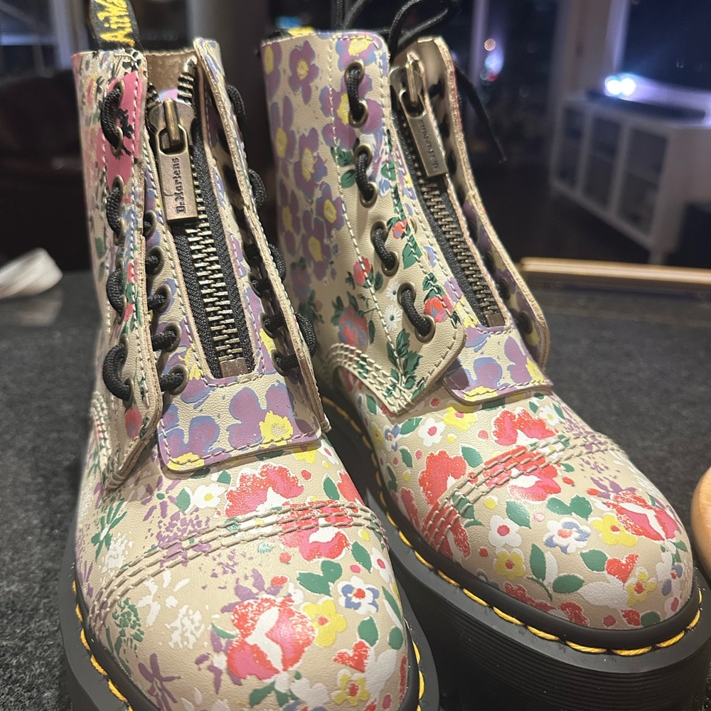 Dr. Martens floral Lace-Up/Zip Boots
